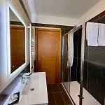 Euganea - アパート